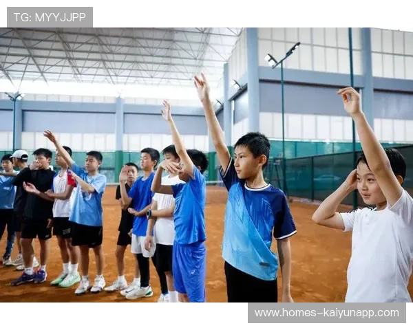 网球俱乐部推动青少年体能与技战术结合训练营，青少年网球身体素质训练计划